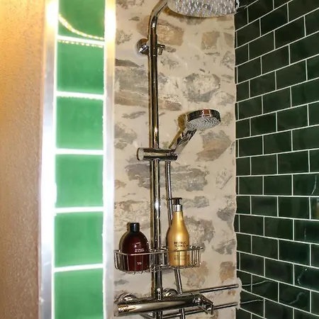 Çiftlik konaklama Johni House *